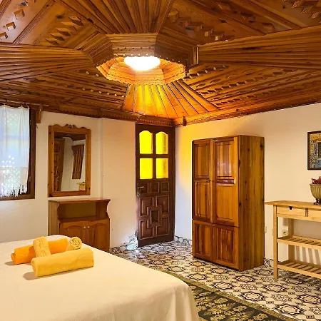 Liya Boutique & アパート